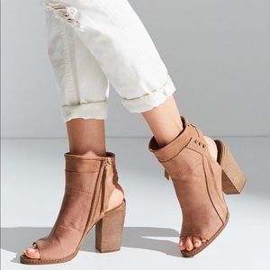 Dolce Vita Tan Open-Toe Peep-Toe Ankle Booties